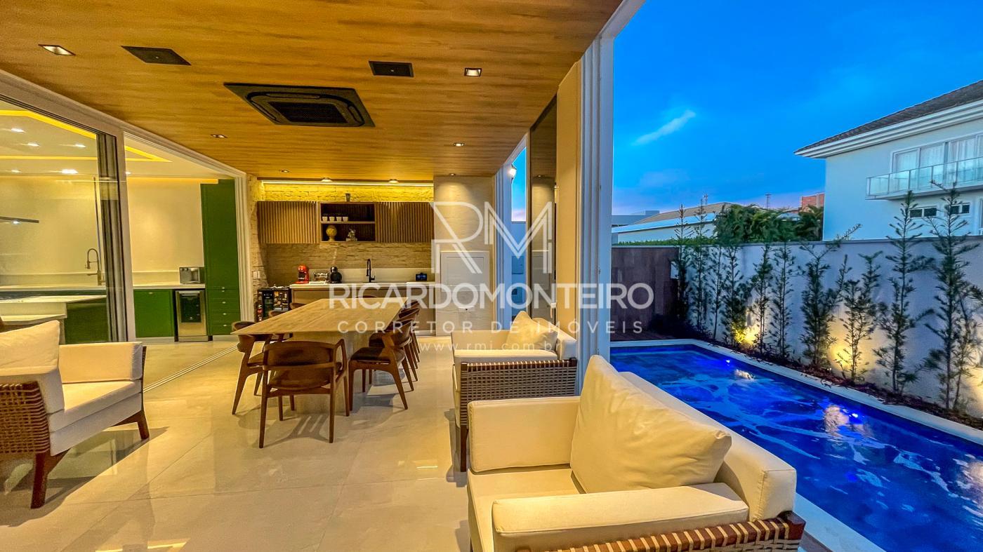 Casa de Condomínio à venda com 4 quartos, 377m² - Foto 2