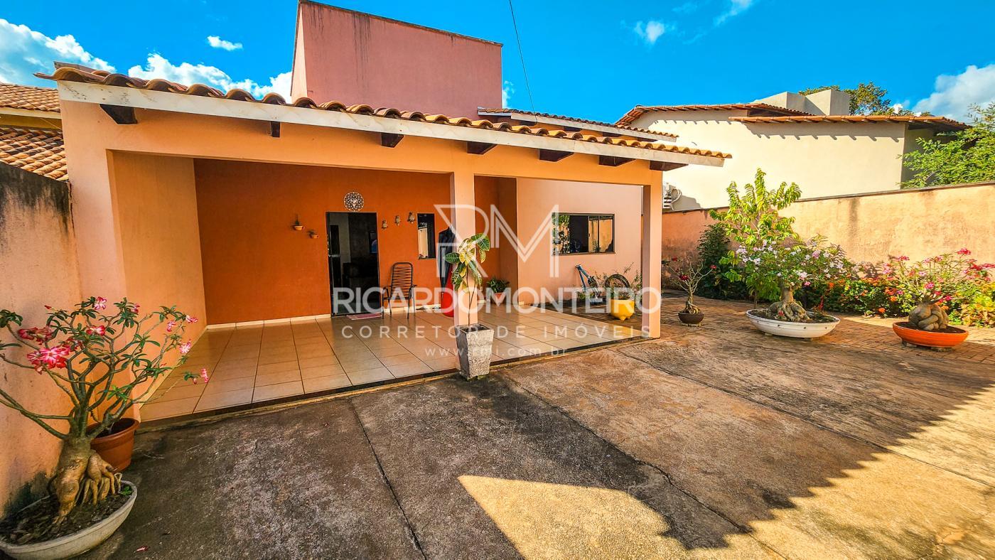 Casa à venda com 3 quartos, 360m² - Foto 1