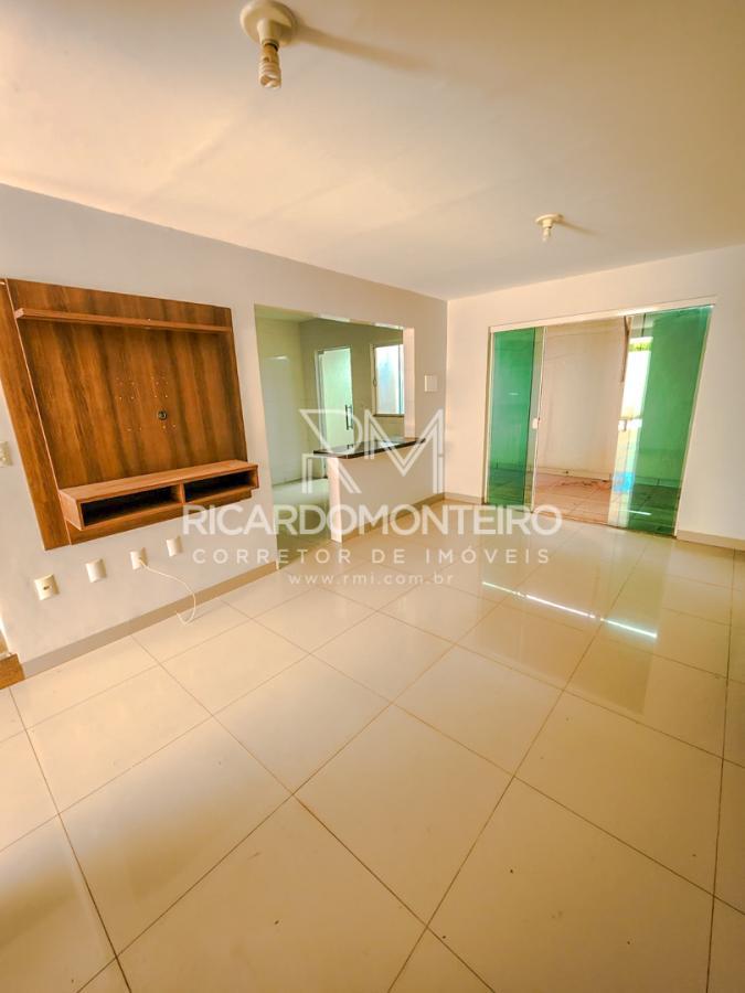 Sobrado à venda com 3 quartos, 200m² - Foto 1