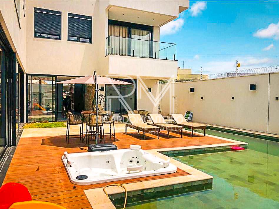 Casa à venda com 5 quartos, 800m² - Foto 1