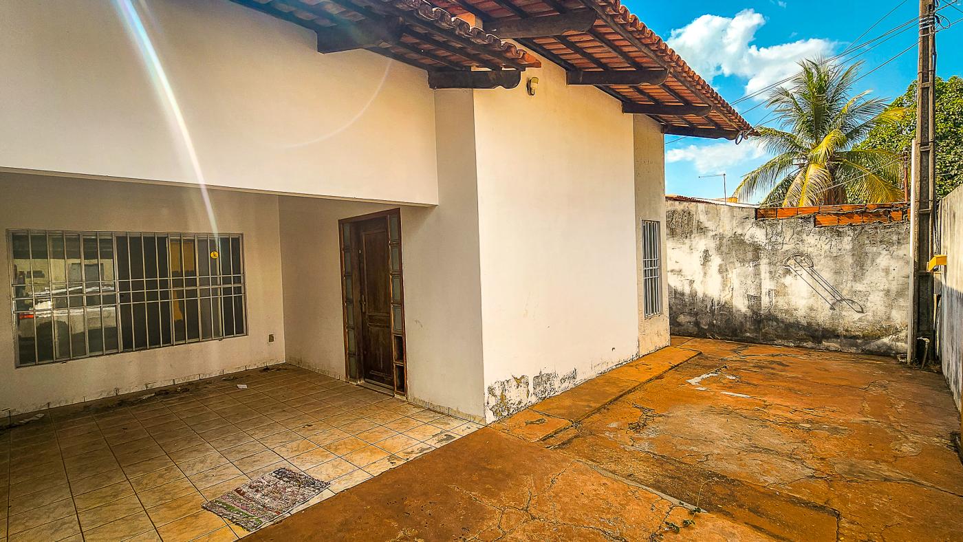 Casa à venda com 3 quartos, 200m² - Foto 1