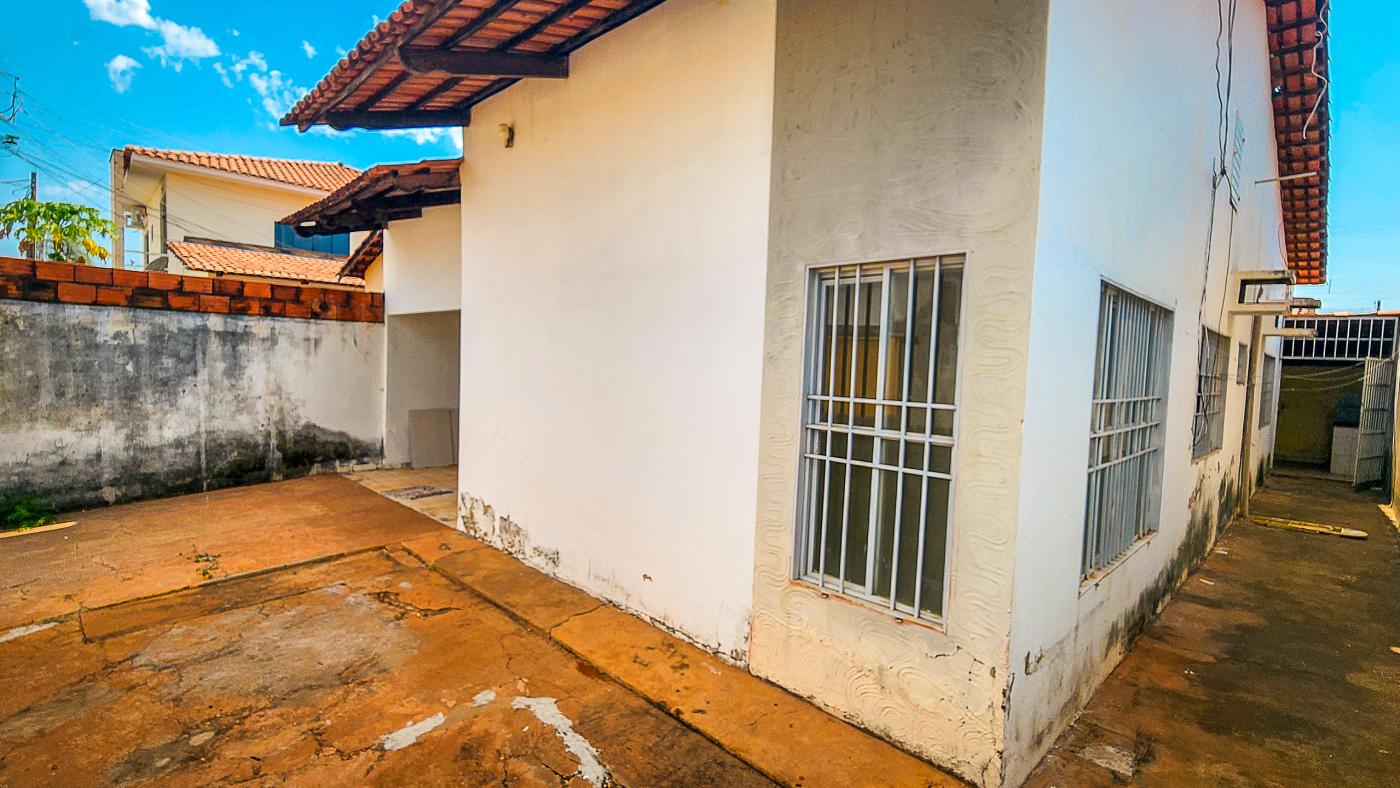 Casa à venda com 3 quartos, 200m² - Foto 2