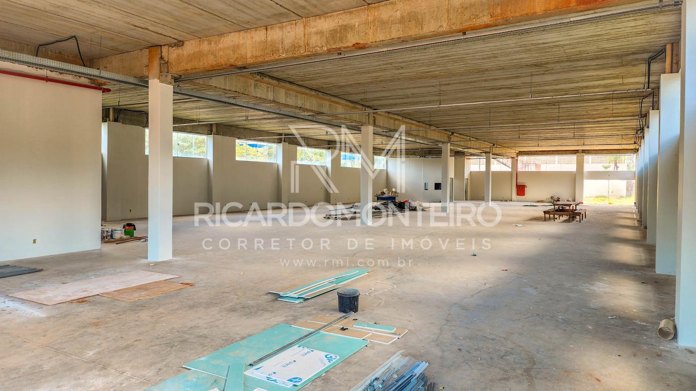 Prédio Inteiro para alugar, 1800m² - Foto 1